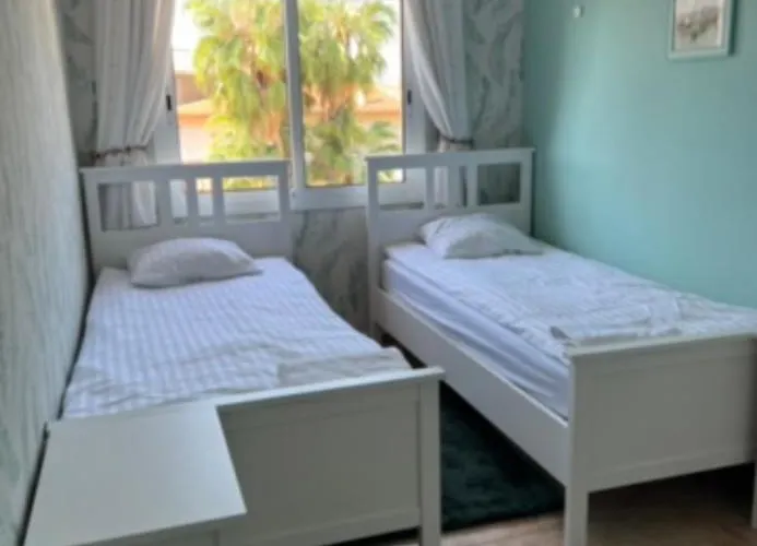 Con Piscina * إل فيندريل