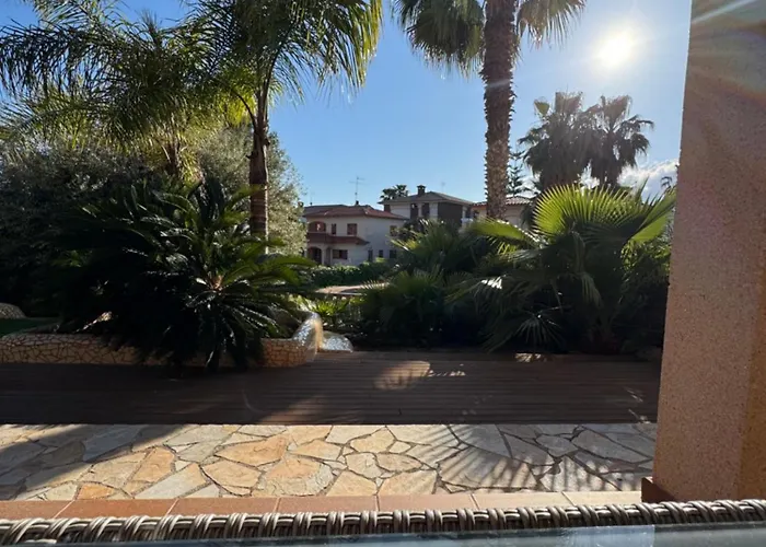 فيلة Con Piscina *