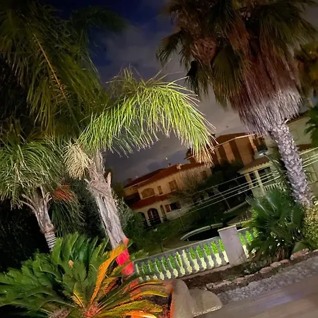 Con Piscina Villa