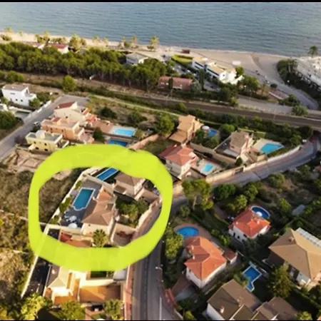 Con Piscina Villa