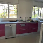 Vila Con Piscina