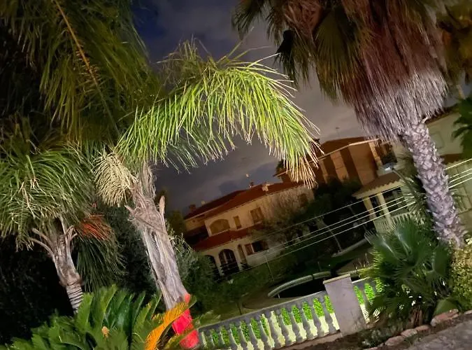 Con Piscina Villa
