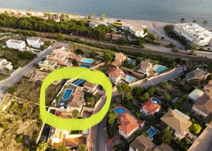 Con Piscina Villa